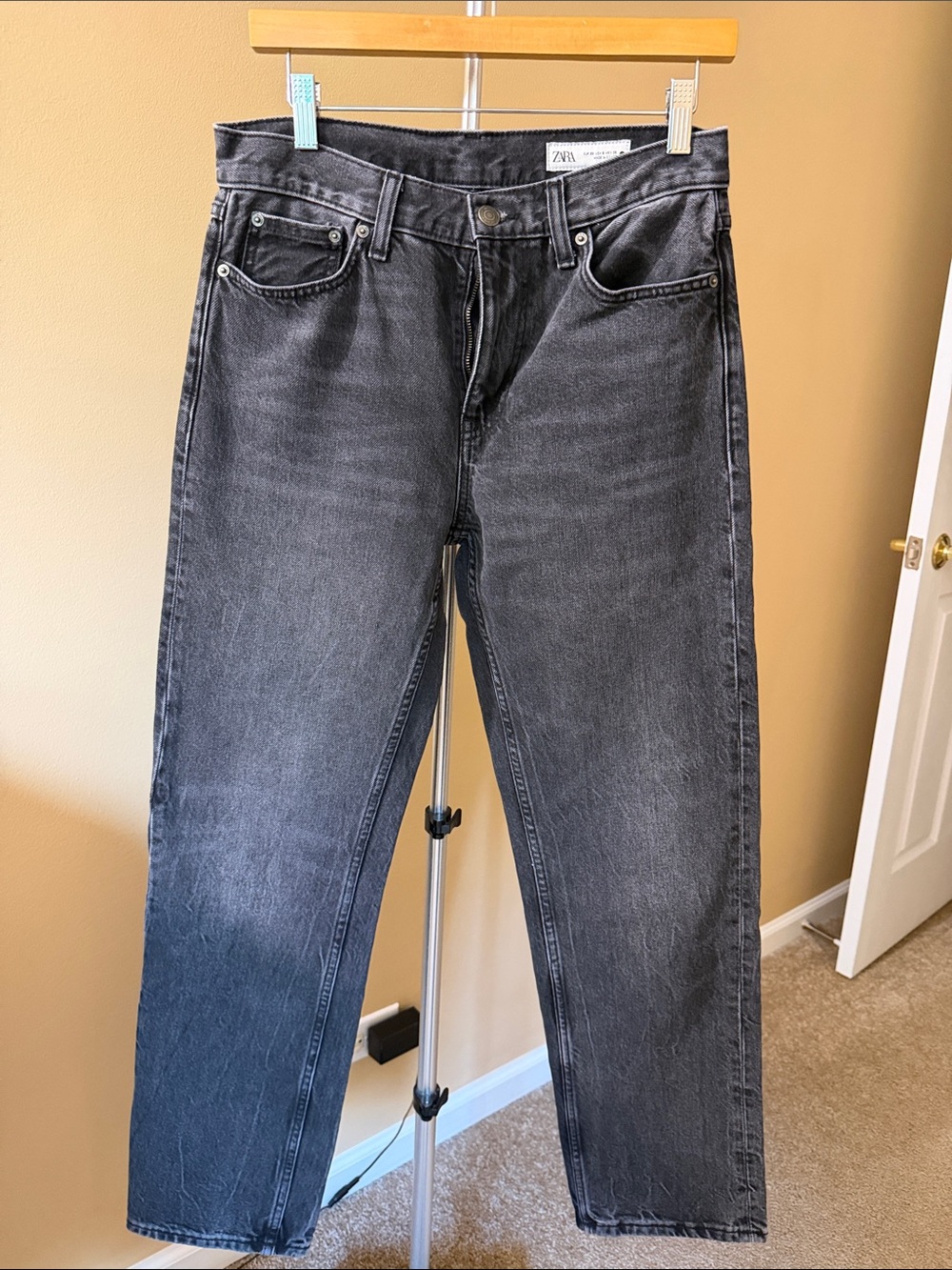 Zara Women’s Black Wash Straight Jeans